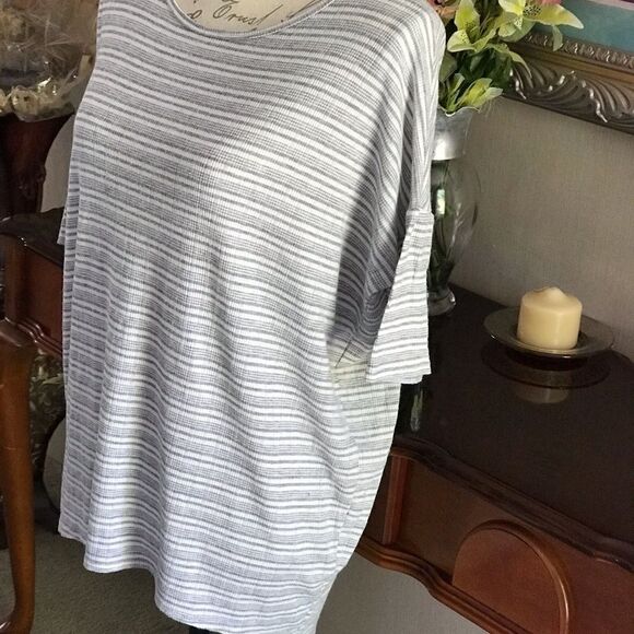 Lularoe. Hi low tunic Gray & white striped cutev - Picture 8 of 9